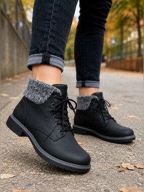 Cliffs by White Mountain Women’s Elinor Black Lace-Up Boots